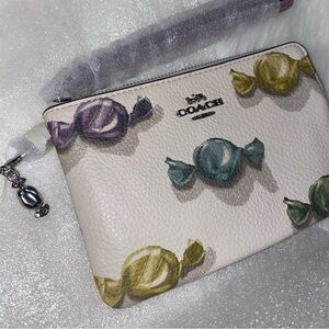 Coach 🍬 Corner Zip Wristlet With Candy Print And Charm New